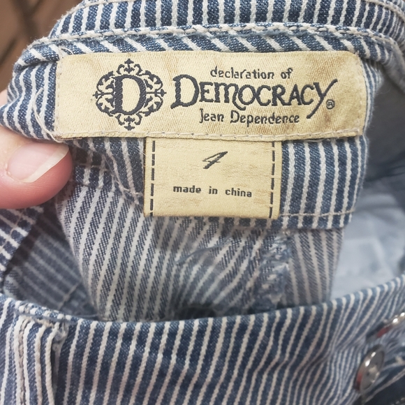 Democracy 4 microstripes subtle unique button slits whiskering faux pocket - Picture 12 of 12